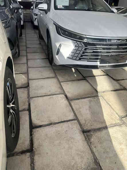 وصول وجبة جديدة من BYD ديستروير 05 
يم (شركة يونس العتابي لتجارة السيارات )  🚘 
سباقه دائماً بعروضها المميزه

السعر : اتصل على الارقام وبأنسب الاسعار 
📞📱*********** 

متوفر جميع الفئات
‏1 BYD ديستروير

 انتباه🔴🔴🔴موديل 2025 

يترقم بغداد وجميع المحافظات عدا الشمال 
 
سيارة سيدان مدمجة بنظام هايبرد🔥 PHEV 
تجمع بين محرك بنزين هايبرد   بلكن ومحرك كهربائي
الدستروير تمشيك 1200 كيلو / 55 لتر 

أبرز المواصفات :

☜ بطارية ليثيوم فوسفات تدعم الشحن السريع
☜ شاشة دوّارة 12.8 إنش بنظام ملاحة وتحديثات OTA
☜ نظام صوتي بـ6 مكبرات صوت + ميزة الكاريوكي
☜ حساسات وكاميرا خلفية – مثبت سرعة – مقاعد جلد رياضي 
☜ تصميم خارجي عصري بمصابيح LED ومقصورة عازلة للصوت

 
المواصفات 
حساس خلفي 
شاشة دوارة 
كامراة خلفية دوارة 
اوتو هولد
هند بريك بصمه 
تشغيل السياره بصمه مع كارت دخول ذكي
مقاعد جلد 
لايت زينون 
لد نهاري LED
بك لايتLED
3انضمة للقيادة 
مانع تزحلق
مثبت سرعه 
تشغيل عن بعد 
شاشة ذكية تدعم جميع البرامج
والفول تختلف مواصفاته

🔹شركه العتابي لتجارة السيارات 🔹
📍بغداد  معارض البياع شارع الرئيسي مقابيل محطة وقود السيديه 
بيع .فقط 🔶

وبأنسب الاسعارررر▫️
ادارة المبيعات
‏‭   📞***********
📞 ‭***********‬
📞 ‭***********‬
نتشرف بحضوركم والرد على جميع اتصالاتكم في اي وقت
 #BYD  #هايبرد  #سيارات_2025  #يتوفر  #عروض
