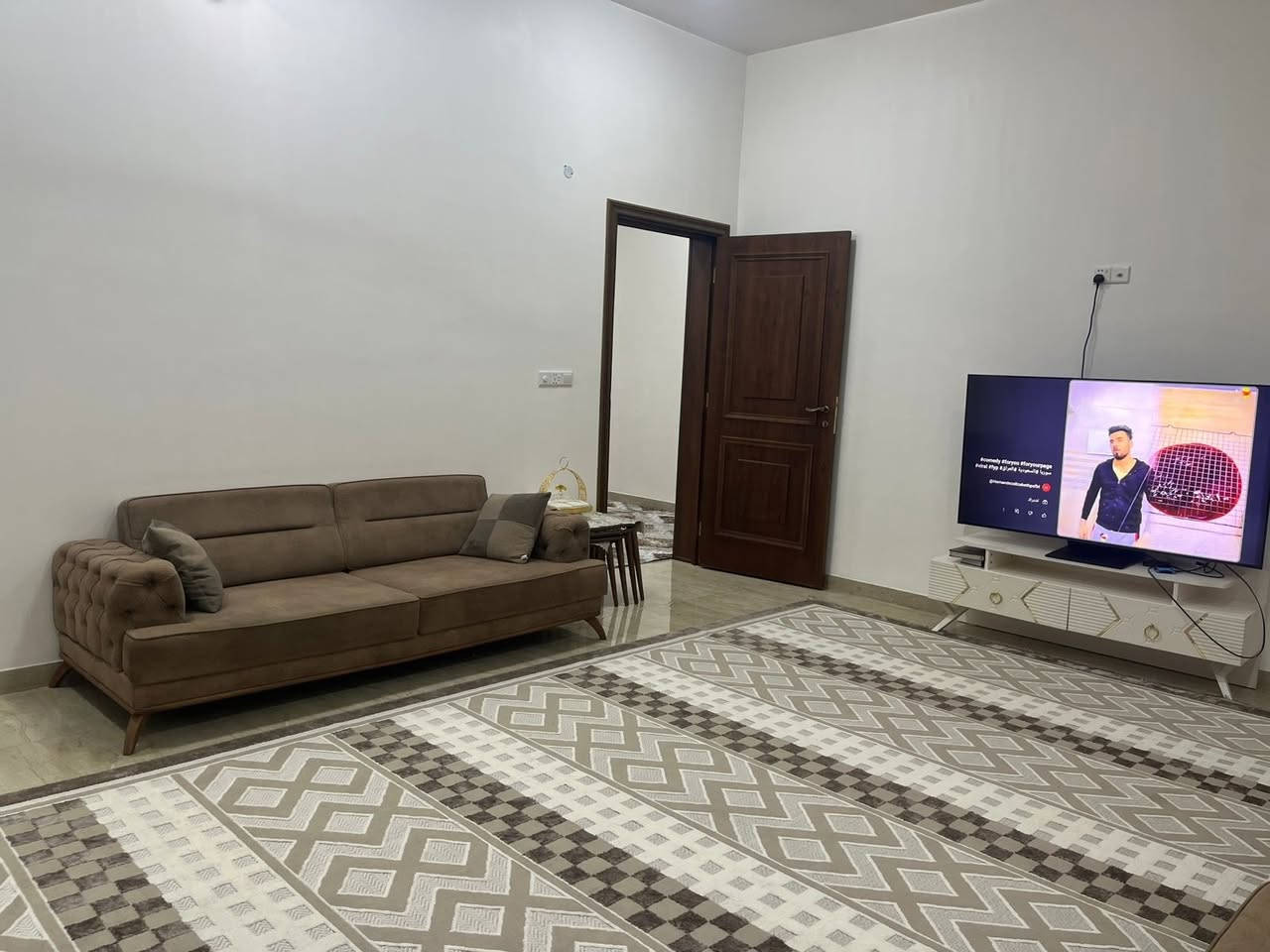 📢 اعلان 📢📢 اعلان 📢 
       👇               👇
⚜⚜ للبيع ⚜⚜ للبيع ⚜⚜
🏠 دار سكني طابو زراعي 🏠 
📐 المساحة٣٠٠متر📐 
🌍 الموقع / الحلة / حي الكفاءات / قرب كوين بارك / توزيع حسين حاجم القديم 
🏤 الواجهة ١٥متر والنزال ٢٠
🏤 يحتوي على٢ غرف نوم🌺  صاله كبيرة 🌺 هول عدد 2 🌺 مطبخ حار بارد +جلسه   🌺 حديقة 🌺كراج 
 
📷 صور المنزل مرفقة مع الاعلان 👇
 ❓للاستفسار ⚜  زيارة مكتب انكيدو للعقارات والمقاولات في حي الجزائر مقابل مكبس التمور او 📞 الاتصال على هواتف المكتب 
☎️*********** محمد الزبيدي 
☎️ *********** سيد وليد 
☎️ *********** سيد وليد 
⚜⚜⚜⚜⚜⚜⚜⚜⚜
