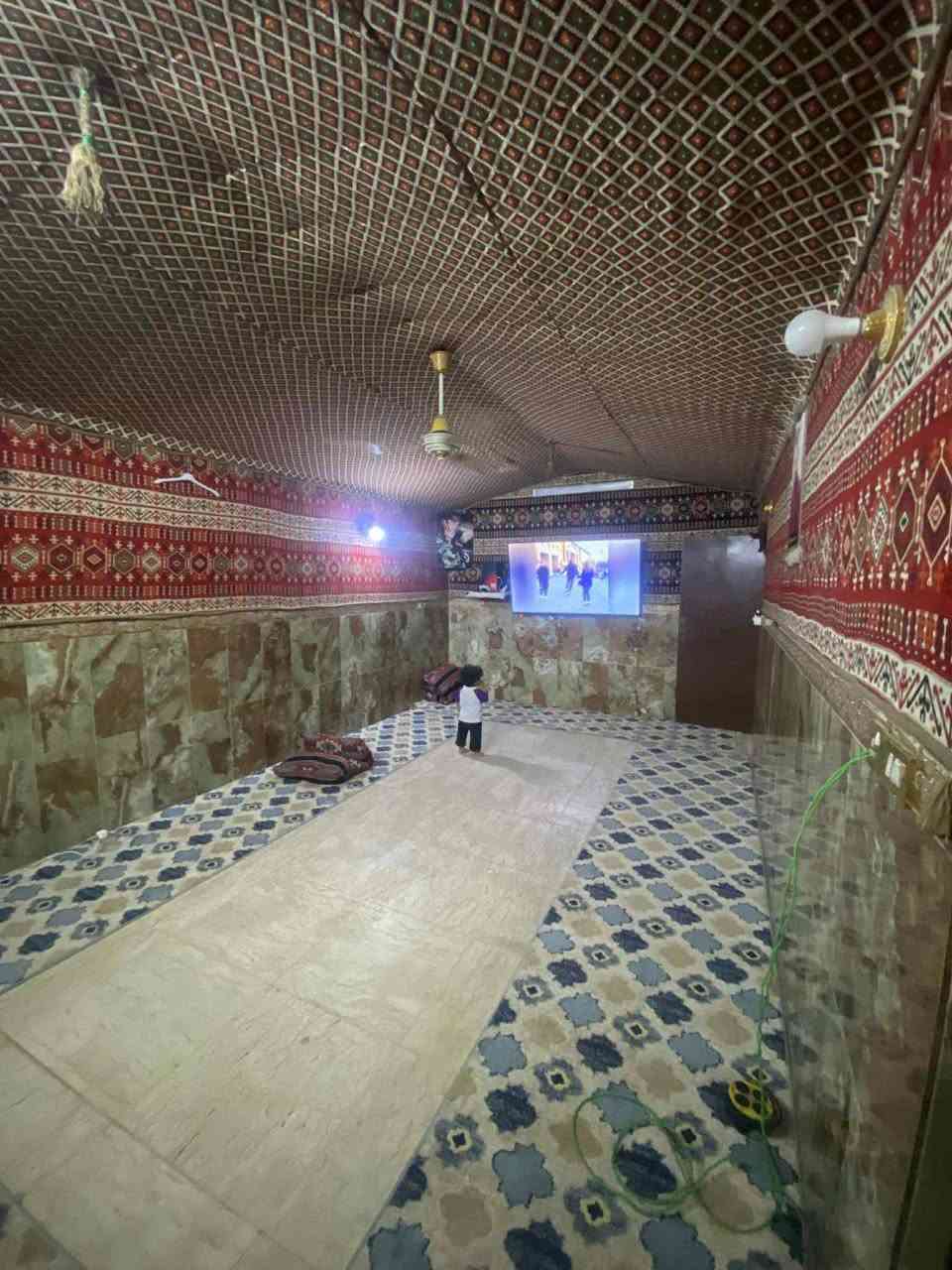 بيت للبيع في قطاع 35 الفرع العريض مساحة 144 يحتوي استقبال هول صاله صغيره مطبخ غرفه نوم حمامات صحيه الطابق الثاني ثلاث غرف نوم  صاله حمام السطح شتايكر مع مخزن صفيح مضلع السعر 245 مليون رقم الهاتف ***********
