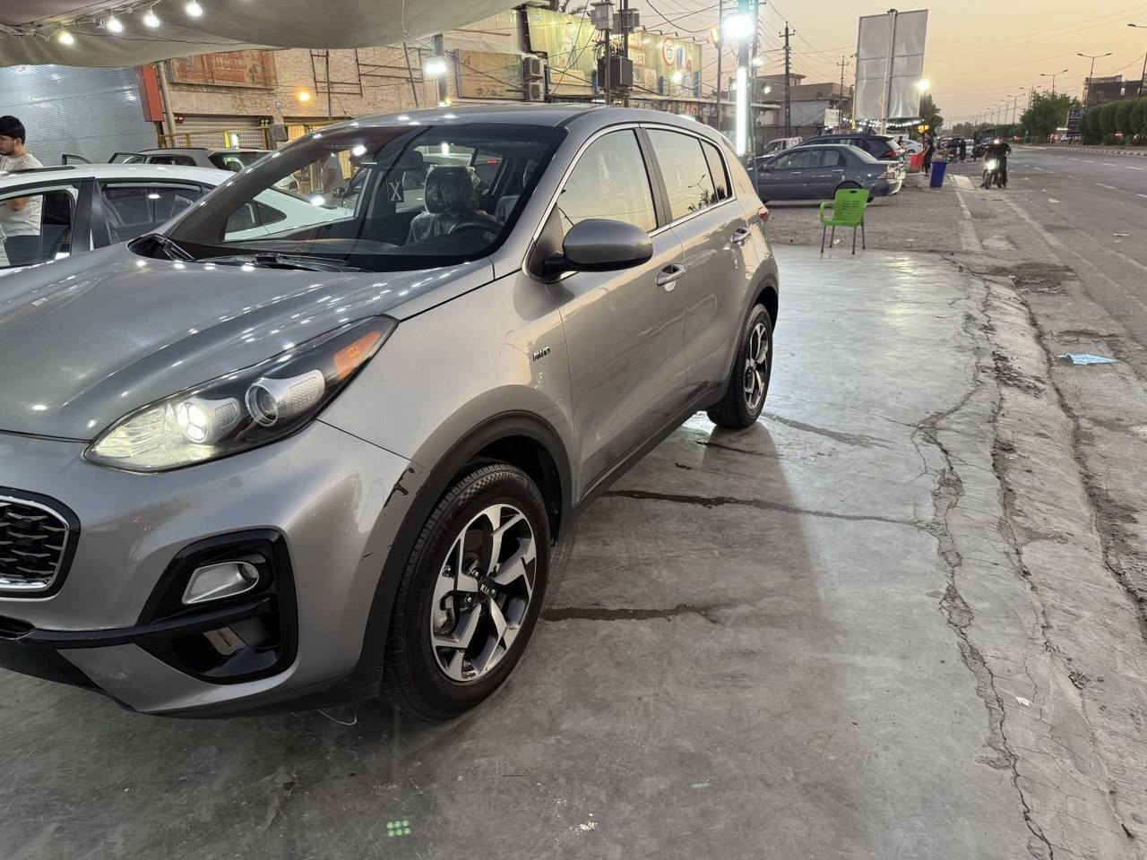 🔹 الحادث: خفيف (بارد) بالبنيد والجنطة رصعة فقط  
🔹 السيارة ما بيها أي قطرة صبغ  
🔹 الاسبير وكالة  
🔹 ماشية: 71 ألف ميل   

المواصفات:
• نص فول  
• مانع انزلاق  
• دفع رباعي (فور ويل)  
• 3 أنظمة قيادة  
• تحكم بالستيرن  
• كاميرا دوارة  
• تحديد مسار  
• تبريد قطعتين  
• رادار أمامي  

💰 السعر؛190 ورقة  وبيها مجال 
📍 الموقع: بغداد – الغزالية  

✔️ السيارة نظيفة وجاهزة


**إذا كنت صاحب هذا الإعلان وتريد حذفه لأي سبب، رجاءا أرسل رسالة إلى الدعم الفني**