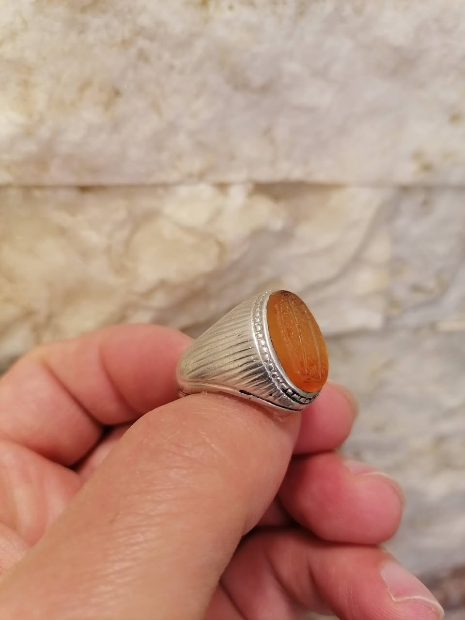 السلام عليكم
محبس عقيق يماني عسلي قديم
صياغه البحرين ثكيل فضه 925
محبس مخطوط
              الله محمد فاطمه علي
                حسن حسين
عليهم السلام
قياس محبس ١٩
المكان النجف الاشرف ويوجد توصيل


**إذا كنت صاحب هذا الإعلان وتريد حذفه لأي سبب، رجاءا أرسل رسالة إلى الدعم الفني**