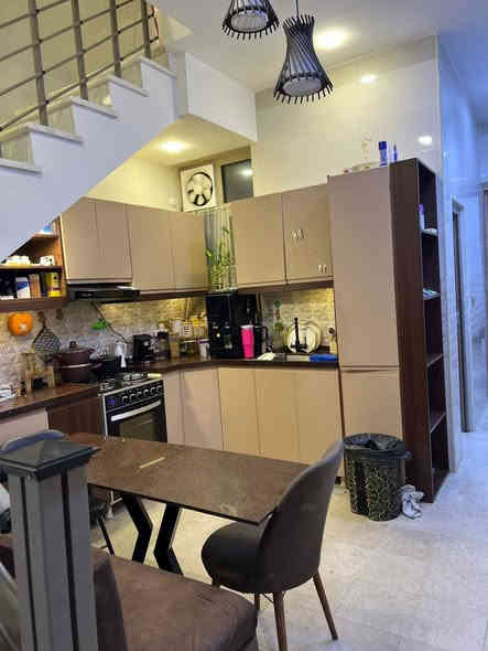 مشتمل للبيع مساحة 80 متر بناء حديث 2024 حي الجهاد مربع الطائي  بناء من الاساس ضلع منفصل شغل درجة اولى  واجهة 4 نزال 20  يحتوي على 3 غرف نوم صحيات عدد 2 ارضية مرمر بيت جديد وحلو 🙏👍🏻👍🏻🏠 ***********
