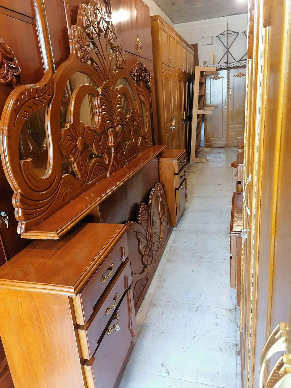 غرفه 6باب ملحق نقش شغل توصيه ثقيل ما تجاري معرض ابو حسن حي السكر مقابل ساحه غاز السكر ت *********** سعر خاص جدا 550
