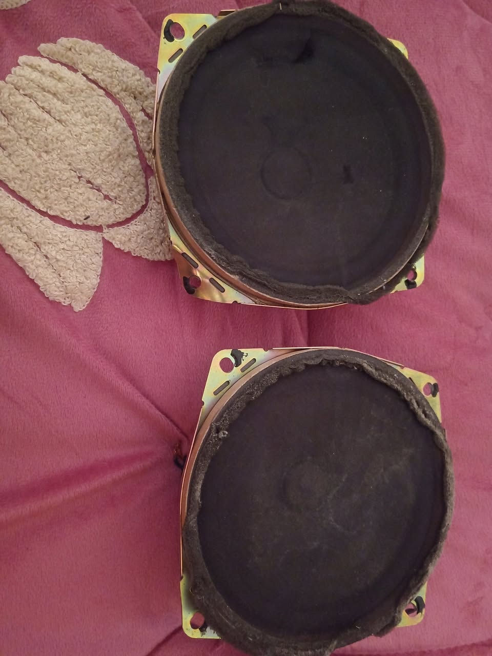 سماعات زوج حاوية صوت يجنن سعرهن ٢٠ الف قفل
مكانه قضاء الحي
*********** حيدر الزيدي
