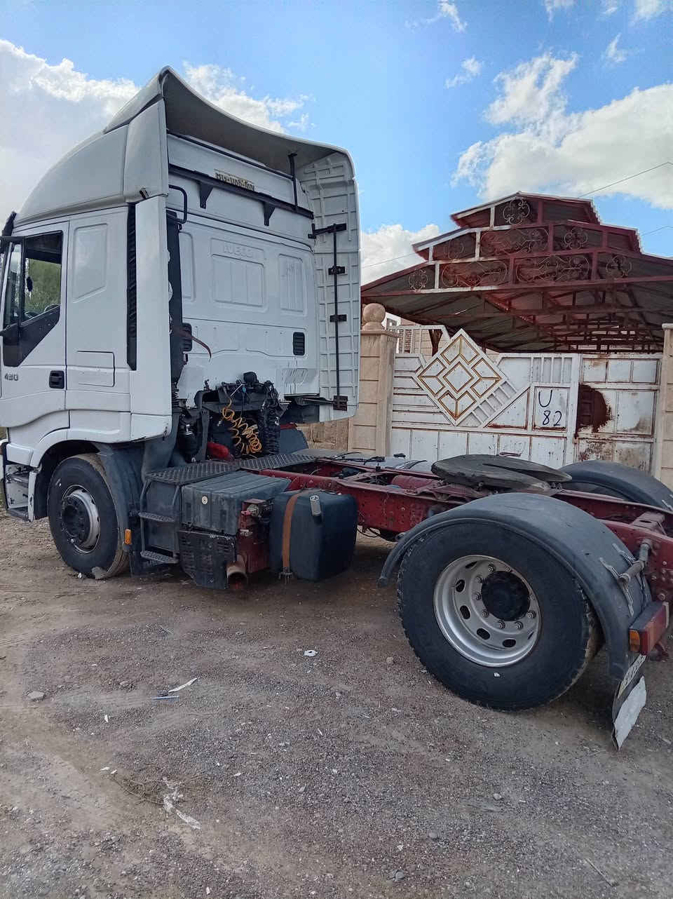 السلام عليكم افيكو 2003 سياره جاهزه للبيع اتصل مكان بيجي سنويه ل30سليمانيه فلات *********** وات ساب موجود السعر ٨٨وبيه مجال
