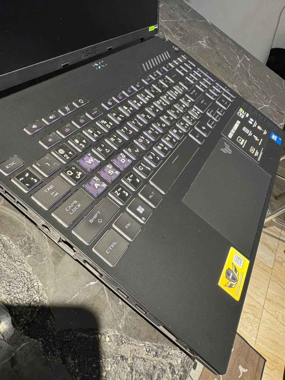 🔥 للبيع ASUS TUF Gaming F16 🔥
✅ الحالة: نظيف جداً واستعمال خفيف
✅ نسبة النظافة الخارجية: 99%
✅ نسبة البطارية: 93%

💻 المواصفات:
🔹 المعالج: Intel Core 5 210H
🔹 كارت الشاشة: RTX 4050 6GB
🔹 الرام: 16GB
🔹 التخزين: SSD 512GB
🔹 الشاشة: 16 إنج 144Hz

🎮 الجهاز جاهز للألعاب والشغل بدون أي نقص
✅ ويندوز أصلي
✅ جميع التعاريف والبرامج منصبة وجاهزة

📦 الملحقات:
✔ شاحن أصلي
✔ حقيبة ASUS أصلية
✔ سماعة G435
‏✔ Mouse Pad عادي 
✔ موس و كيبورد the thunder ضوئي 

❌ لا يوجد كارتون

📌 ملاحظة:
يوجد أثر أبيض صغير جداً بالشاشة ميتعدى ٤ سانتين كما موضح بالصورة، ولا يؤثر على الاستخدام أو الألعاب. 
الابتوب لا شخط لا مفتوح لا مصلح

📍العنوان: بغداد - الدورة - البعيثة
💰السعر: 1,200,000 دينار

📞 الرقم: ***********
✅ متوفر واتساب

للمهتمين مراسلة أو اتصال
