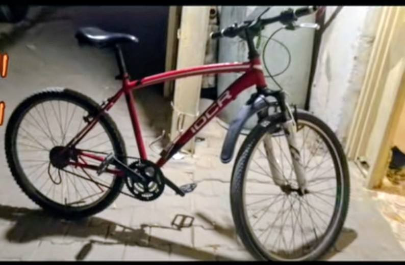 بايسكل جبلي للبيع البايسكل كلشي ما عايز غير نقال وكشن السعر(50الف)وبي مجال بسيط ***********متواجد فيس+واتساب+خط
