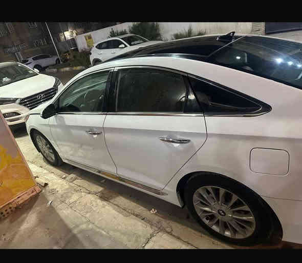 السلام عليكم من رخصه الأدمن 
سوناتا موديل 15 وارد امريكي vip بيها 3 قطع بدون 
داوخل ماشيه 80الف حقيقي سياره جديده كامت المكينه بسبب الدهن رقمه مميز بسمي 
مكاني بغداد شارع المغرب 
للستفسار:***********
