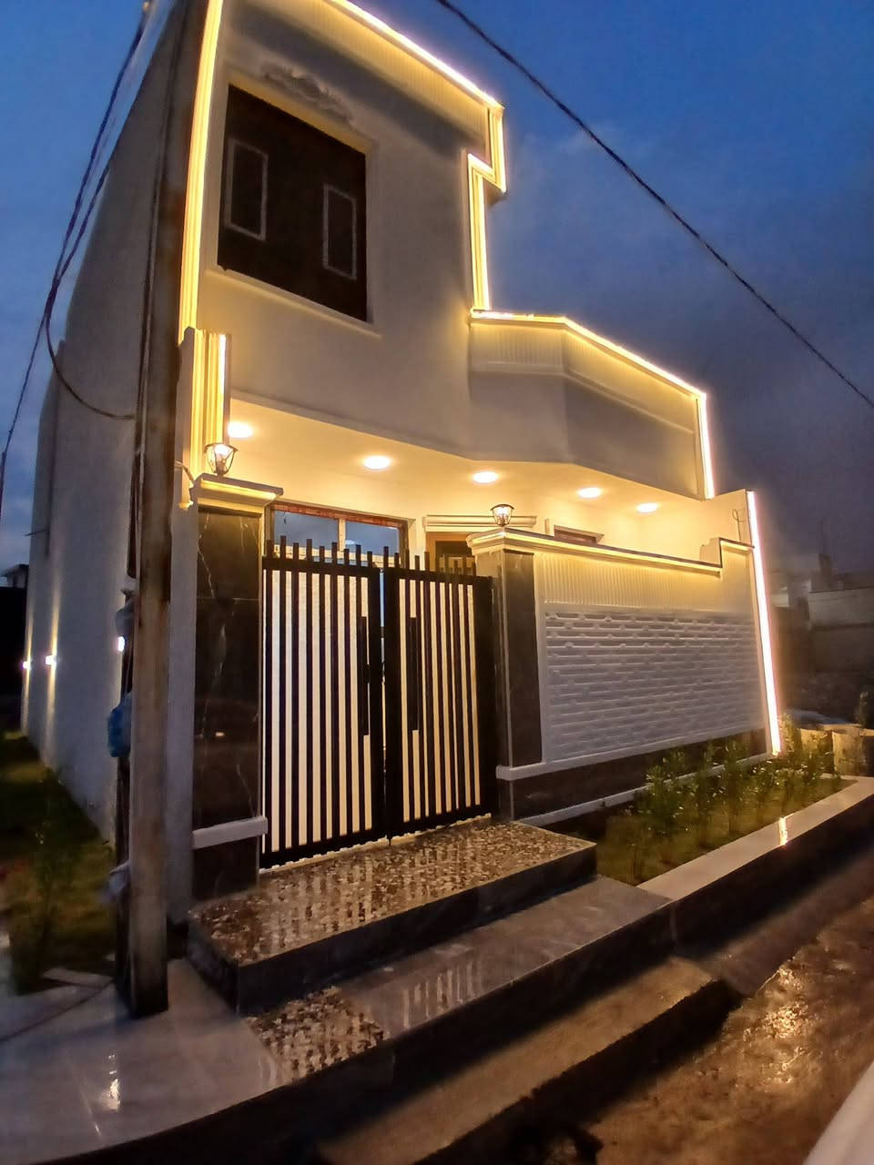 دار ١٠٥ متر ركن على شارعين شارع١٥ م البيت يحتوي على ٣نوم البيت بناء حديث درجة أولى  مكان شهداء البياع   لبيت درجه اولى  سعر ١٠٥ بي مجال ***********
