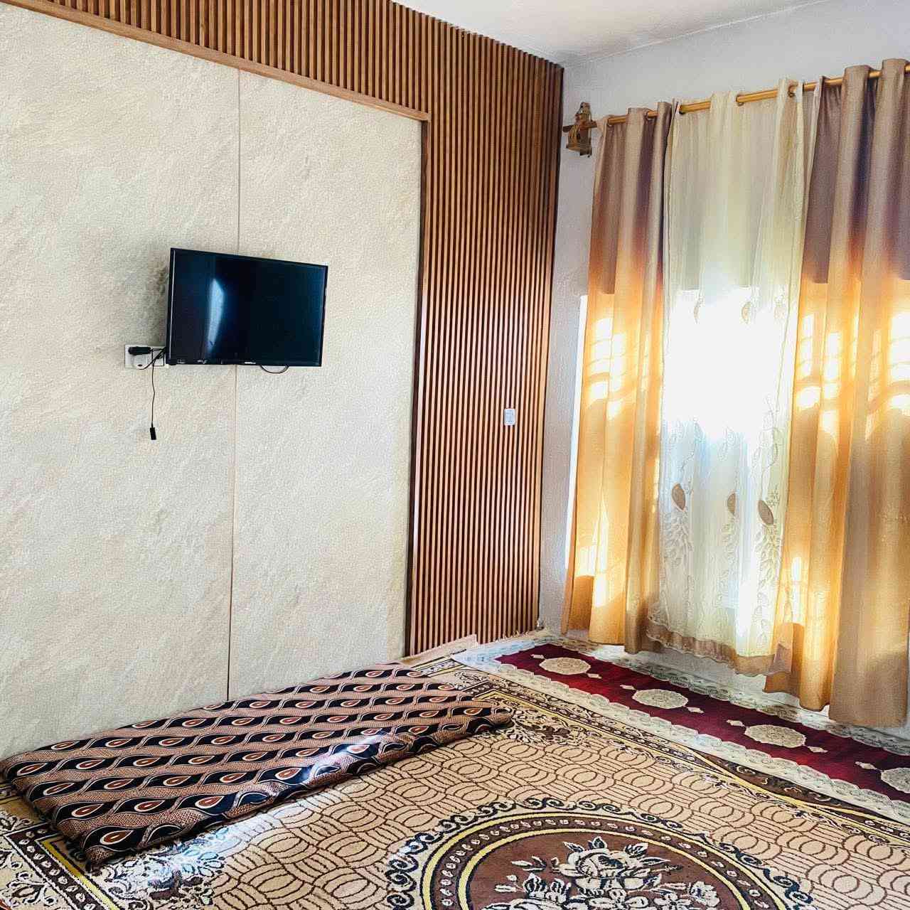 ⭕️دار للبيع بمساحة 240متر طابو صرف ⭕️ بسعر قطعه ي منفصل على شكل مشتملات مؤجر ب 300 الف 
✅العنوان الرحمه مقابل افران دبي قرب مدرسة الأوزاعي ✅
🔰🔻بسعر قطعه ارض🔻🔰
✅التفاصيل الطابق الاول غرفتين نوم وصاله واستقبال وهول ومطبخ ✅
✅الطابق الثاني غرفتين وصاله وحمام مسقف صندويج ✅
☎️***********☎️
