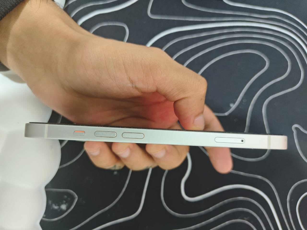 السلام عليكم : 
🔸 ايفون 13 عادي للبيع 
🔸 ذاكرة 128GB 
🔸بطارية 96% الأصلية 
🔸 الجهاز لا مفتوح ولا مصلح ولا بي اي شخط ولا ملعوب بالبطارية مالته جهاز نظيف حيل استخدام شخصي كامرات نضيفة التلفون جان بمخازن الربيعي بالكارتونة مالتة اشتريتة واستخدمتة 3 اشهر فقط 
🔸 فيس ايدي شغال ( بصمة وجه ) 
🔸 السعر ( 425 ) وبي مجال بسيط حك الجية 
شراي راسلني على : *********** واتساب او اتصال
