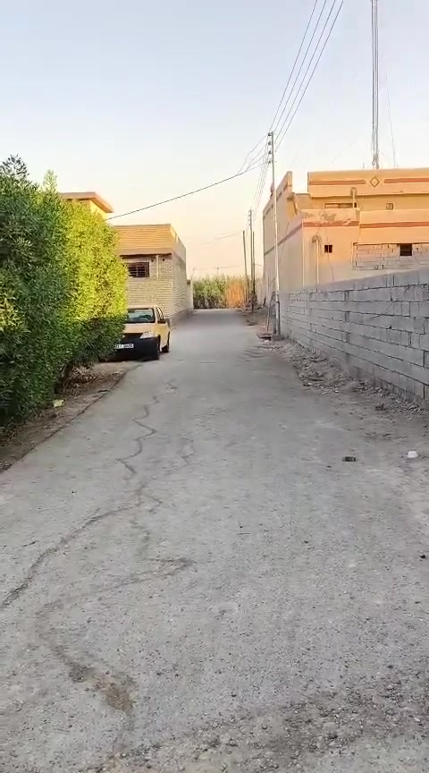 السلام عليكم بيت للبيع مع كاع متوفر جميع الخدمات مي كهرباء مجاري سحب تبليط الباب البيت مساحه البيت مع الكاع اكثر من 1000 متر عنوان تقاطع نهروان للستفسار ***********
