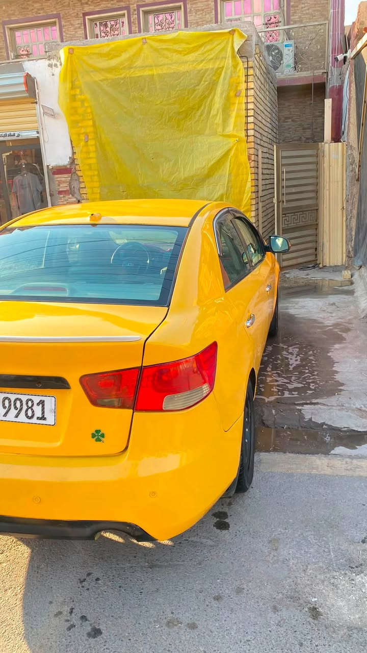 السلام عليكم فورتي 2012 رقم بابل الانكليزي سيارة مصفرة هيئة وغرامات وهزه جديده سنوية جديده 
السيارة با اسمي 
مكينة 2000 دوش 
تبريد منظومة جديده قبل يومين سويتها 
كير ومكينة خير من الله 
شاشة وكامرة وحساسات خلفية 
وتحكم ستيرن  اشاير بالمري 
حادث جاملغ الخلفي اليسار 
سيارة صبغة جديدة 
بجم كبس 
السيارة خير من الله مكانها بغداد الزعفرانية 
السعر 72 وبيها مجال 
***********
