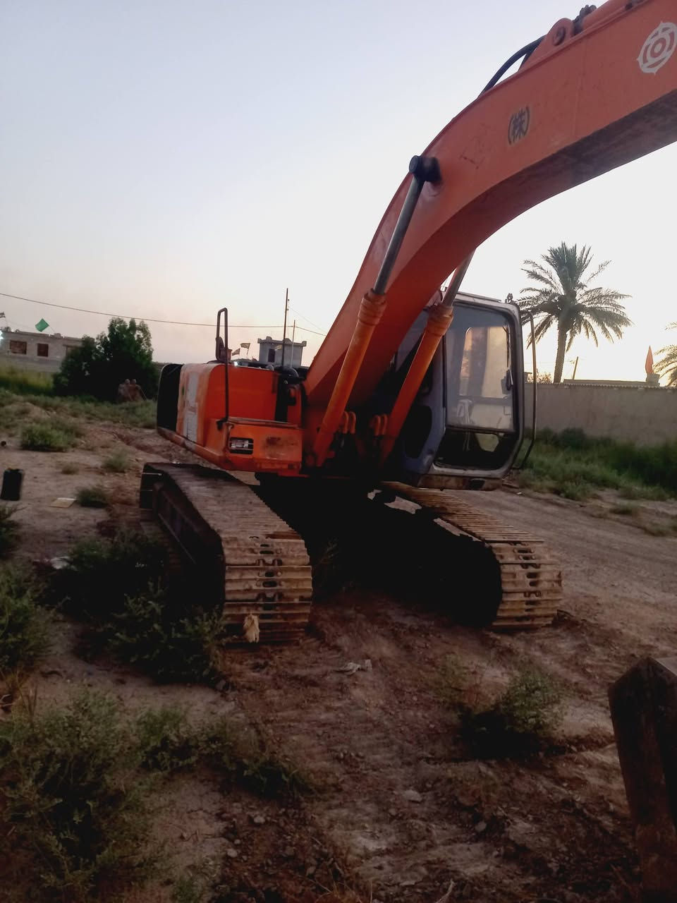 سلام عليكم حفاره تو للبيع رقم ألماني موديل 93 جاهزه للعمل مكفوله ***********
