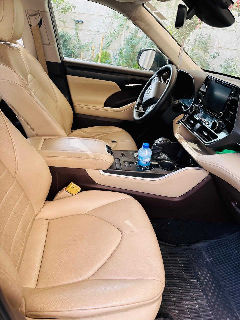 تويوتا هايلاندر هايبرد وارد امريكي الموديل.  21 
فول XLE معروفه المواصفات  
السيارة جديده بعد احله من الصور شرط تجي اشوف ابعينك
رجآ الميشتري لا يعلق ولا يخابر  اراوس اذا لون ابيض هايلاندر فقط ---- بسمي السيارة مكان السيارة بغداد - الامين -
السعر   290 ورقه --- هاتف -
***********
