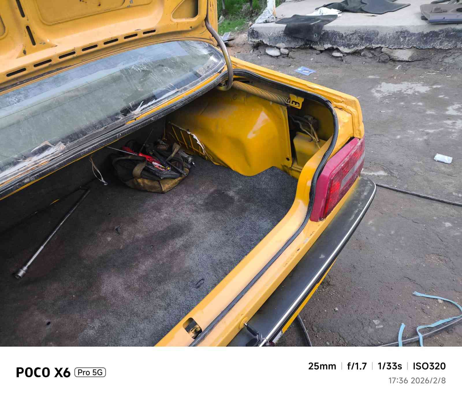 سلام عليكم بيجو لميس 2016 بيها ضربه بل جاملغ الخلفي الوره سايق امبدل وجنطه امبدله الباب الخلفي الوره سايق ماامطبك عدل السمكري مامشتغلها عدل علمود اكون صريح والباقي مكفوله كير محرك شرط دبلات خلفي جدد السعر 40 وبيها مجال السياره ابسمي بغداد الدوره*********** ومثل ما أوضح بل صور
