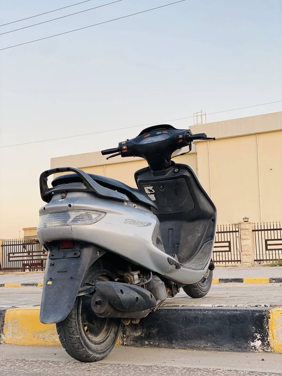 سلام عليكم دراجه فراشه فحل جديده بمعنه الكلمه مكينه ما مفتوحه افحص وين متريد كهربائيات كلها شغاله نكره سلف مكينه ناعمه مكان نجف حي المهندسين السعر خاص او ***********
