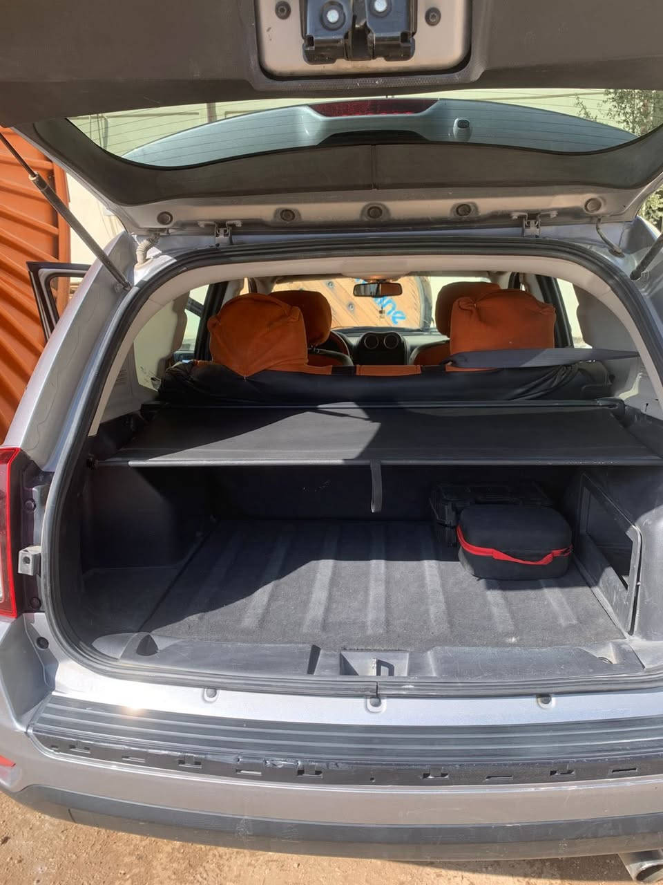 جيب كومباس 2016 سيارة حرة بأسمي تحويل مباشر 
سيارة نظيفة كلش 

محرك اربعة اسلندر 2400
ماشية 80 
تشغيل عن بعد
شاشه كبيرة 
كار بلي و اندرويد اوتو واير ليس
كامرة خلفية دوارة 
فتحة سقف
حادثها بأمريكا جاملغ و بنيد مبدلات وصار بيها حادث بسيط بالعراق بالجاملغ الثاني وبدلته اصلي
للاستفسار الاتصال على الرقم (***********) 
المكان/ناصرية-سوق الشيوخ
اتصل وبيك خير ودلل
