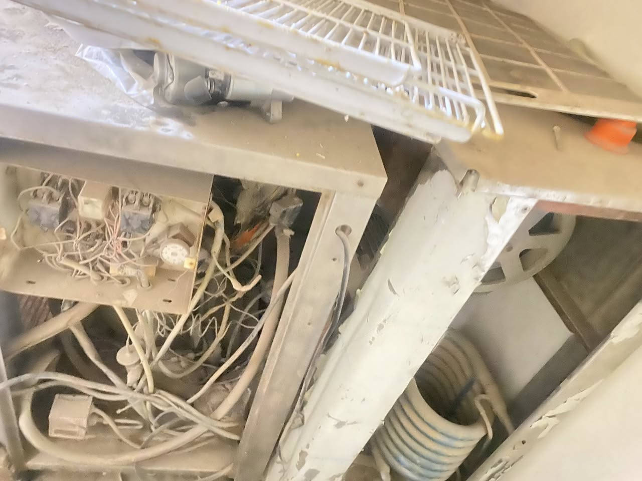 السلام عليكم  للبيع مكاين ثنين Dc وثاني مبستره مال حليب متروكات الي يفيدنا يتواصل  للتواصل    

***********واتساب  العنوان النجف
