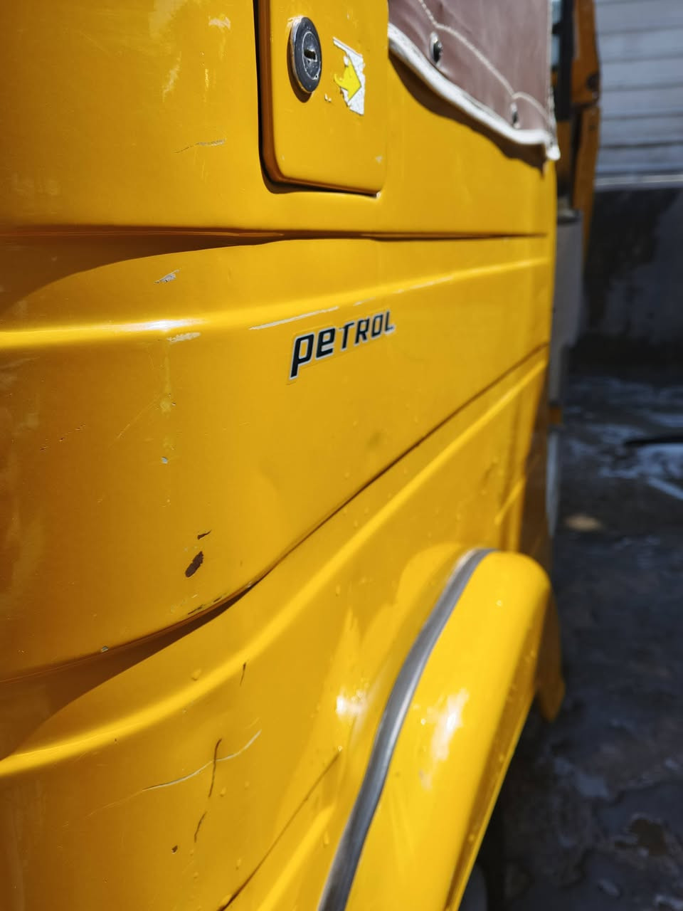 السلام عليكم تكتك للبيع موديل 2019 امضلع رقم وسنويه اتصال على الرقم ***********
