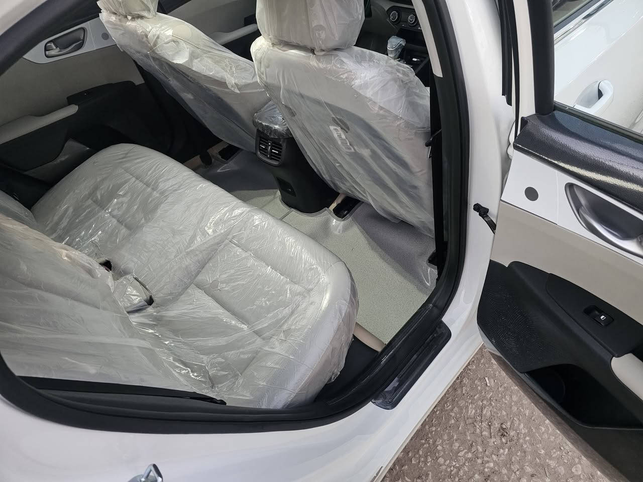 🔻السلام عليكم
🔷كيا سيراتوخليجي موديل ٢٠٢٤ فول موصفات

🔹حجم المحرك 2000

🔹عداد المسافه ٣٣ الف كيلو .

مكفوله كفالة عامة شرط الفحص اي شي يطلع بالفحص اني مسؤل

🔷 مواصفات السيارة :

🔹فتحه سقف

🔹تبريد قطعتين .

🔹فول تحكم    ستيرن .

🔹حساس خلفي .

🔹لد امامي .لد خلفي

🔹بلوجكتر LED .

🔹لايت خلفي ضبابي .

🔹مانع انزلاق .

🔹حساس اطارات .

🔹5 ويل كب .

🔹دبل ايرباك .

🔹داخل لونين .

🔹اشاير بالمري .

🔹مري شفط .

🔹الاناره الداخليه LED .

🔹كشنات خلفيه قلاب + 5 تچاوي ..

🔹رقم بابل شرط المداور

🔹كير محرك تبريد صدر كلها مال زيرو شرط .
مدوشمه السياره ارضيه مع سفريات حته الجنطه 

سعر ١٩٣وبيهه مجال بسيط

📍مكان السياره / بابل مركز المدينه 
للإتصال ***********
***********
