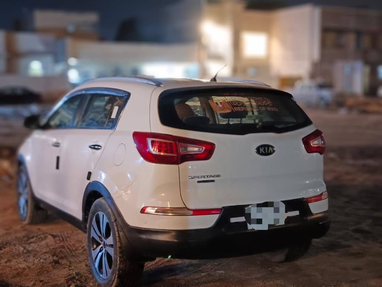 السلام عليكم عندي كيا سبورتج موديل ١٣ خليجي السيارة بيهه صبغ باب وبارد اكثر من مكان والسيارة جاهزة من كلشي رقم بغداد بسمي مكانها ديوانية السعر ١٢٠ وبيهه مجال بسيط جدا هاتف ***********بي واتساب
