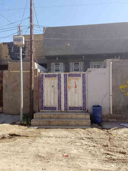 السلام عليكم دار للبيع مساحه100 متر الواجه 5 ونزال 20 موجوده جميع الخدمات نت ضوئي الشارع مقبل ع تبليط البيت صب كونكريت بناء جديد 2020،،  علمن البيت طابق واحد تفاصيل البيت والسعر يرجى مراسله الصفحه او اتصال ع هاذه الرقم  ***********،،،،  البيت طابو صرف باسمي
