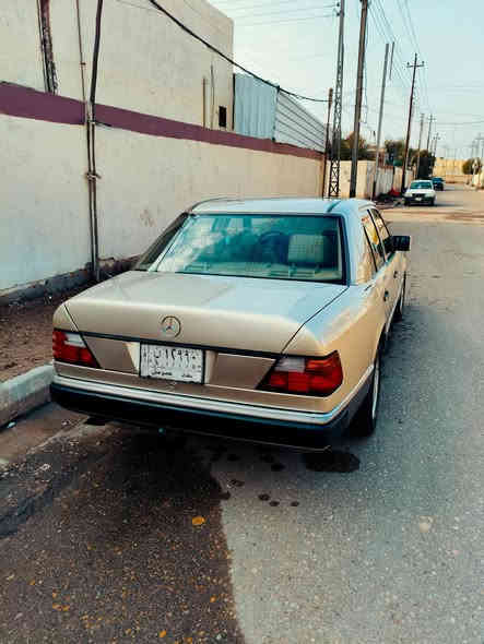 سلام عليكم سياره للبيع مارسدس دب موديل 91 سياره كامله نقص ما بيها قواعد الدبلات بلاديت وسياره احلى من الصوره تيجي وتشوف كلش نضيفه مكينه بلاديه صبغ جماليه سعر 86 وبيه مجال قليل حك الجيه رقم واتساب ***********
