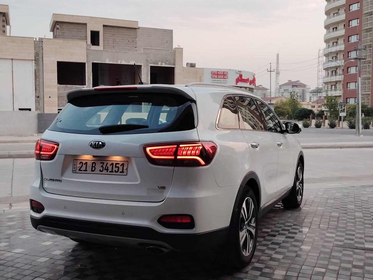 🖐️السلام عليكم لعشاق التميز جبتلكم كيا سورنتو 2020 خليجي استلام وكالة نيم كيا ايد وحدة  ومواصفات عدا البانوراما ومحرك 6 سلندر و7 راكب وتبريد مركزي وداخل ابيض  ومري شفط ومود درايف  وكشنات الامانية كهربائية وليد ترحيب اليدات والدوسات و الخخخخ من المواصفات السيارة مكفولة 100/100 من الصبغ والتبديل  المحرك والكير وكالة والحدادية 100/100 عدا مكانين بالدعامية الامامية صبغ اثر شخوط وسيرفس بالشركة لغاية الان والتايرات قبل شهرين اتبدلت الاصلية مالتها وماشية 113الف كيلو حقيقي 
👈 ملاحظة فديو شوف عين  وبشرط راسل واتساب 
السيارة باسمنا تحويل مباشر 
موقع السيارة : السليمانية 
👈 السعر : 257 $ ومجال للطيبين  
***********
سوق سيارات سليمانية
#العراق_البصرة_الموصل_ديالى_كركوك
#بغداد_تكريت_الانبار_الرمادي_الفلوجة
#النجف_كربلاء_الحلة_بابل_الديوانية
