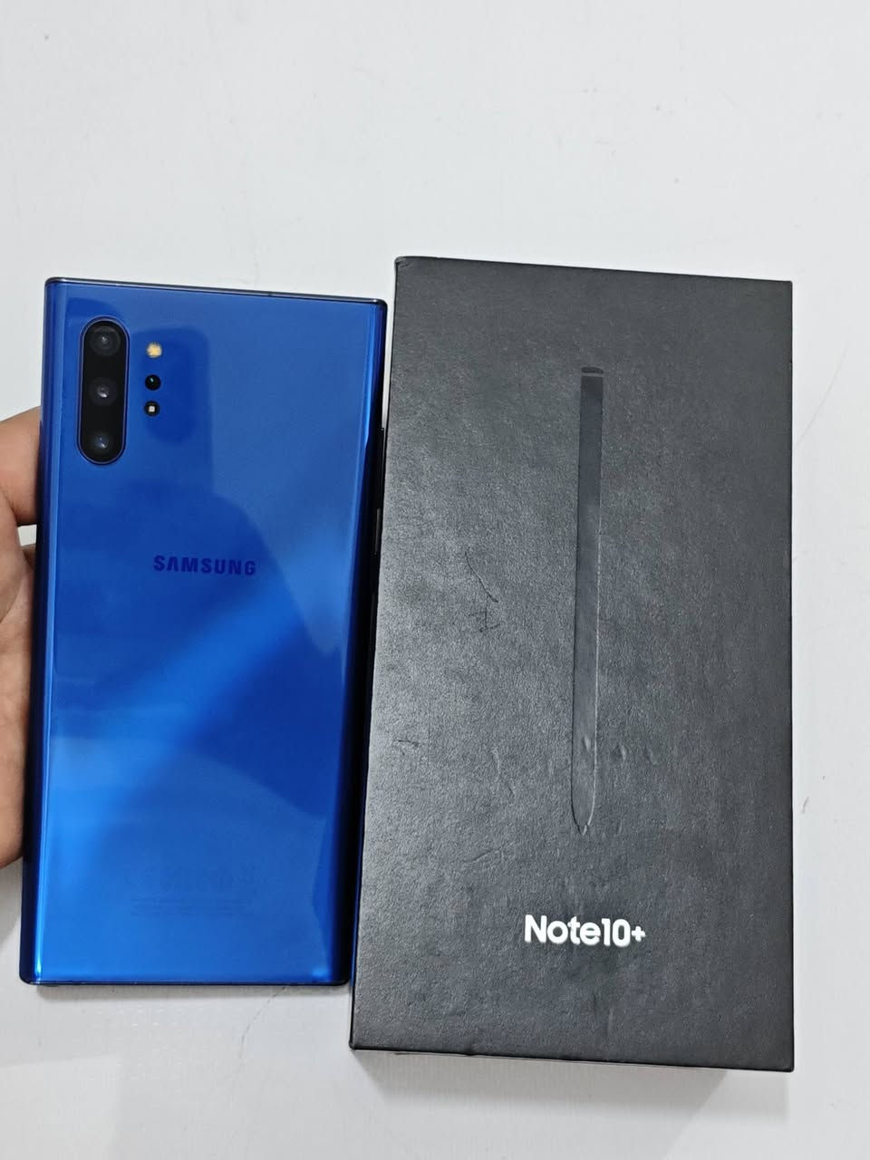 SAMSUNG  NOTE 10 +
نوت 10 بلاس جهاز معروف
لا طبع لا عطل 
عربي شرق اوسط دبل شريحة 
ملحقات كاملة 
حت القراصه مال لبة القلم موجودة 
بس ظهر مبدل والقديم موجود 
ذاكره 256 
عشوائيه 12 +8
كوت واسط 
سعرة 270
***********
