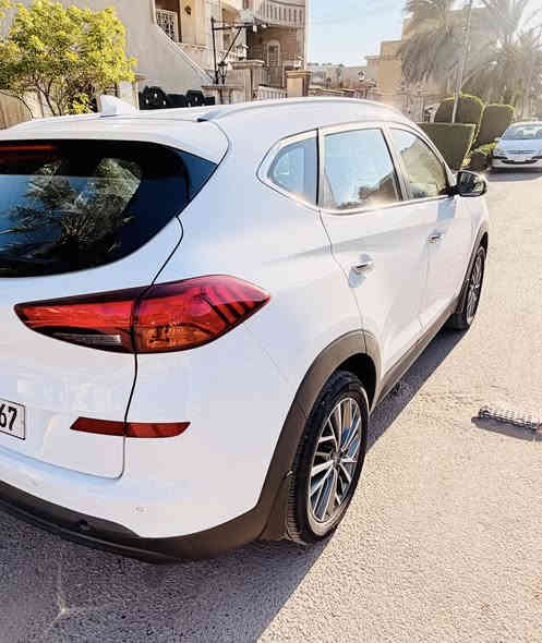 السلام عليكم للبيع توسان 2019 خليجي وكالة  الكاصد فول مواصفات ما عدا البنوراما كشنات كهرباء لفكيشن شاشة اصلية بصمة مكفوله كفاله عامه ماعدا صبغ في البنيد والجاملغ بدون دواخل بدون ايرباك اثر شخوط وكم رصعه بالقمارة اثر حالوب ممبينات والباقي كفاله مكينة ٢٠٠٠ دوش كير ومحرك كفالة ماشية ٦٧ رقم بغداد الجديد السعر ١٨٥ ورقه وبيها مجال بسيط للاستفسار ((***********)) مكاني بغداد زيونة .
