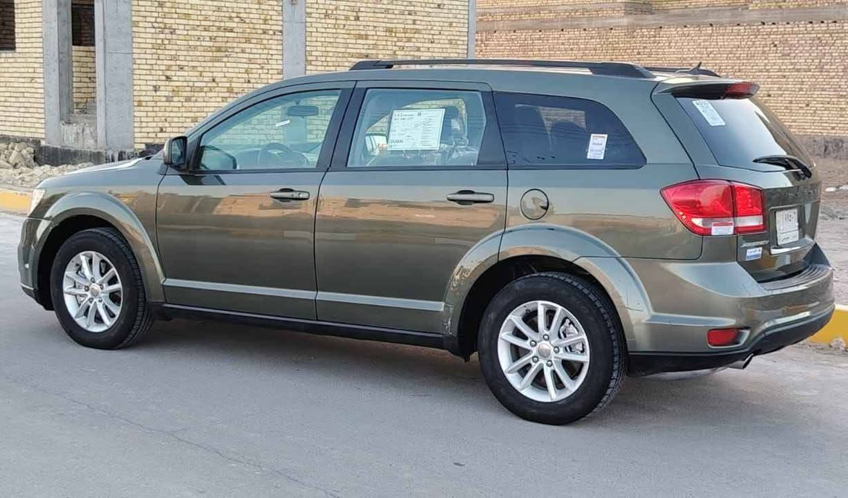 السلام عليكم سياره دوج جورني للبيع موديل 2017 رقم ذي قار حره تحويل مشروع وطني ضررها تبديل جاملغ امامي وصبغ بنيد والباقي كفاله محرك 6 سلندر 7 راكب 3قطع تبريد ماشيه 150 ألف تبريد حداديه جاهزة من كلشي السعر 135 ورقه وبيها مجال بسيط للشراي مكان السيارة ناصريه الشموخ للاستفسار ***********. ***********
