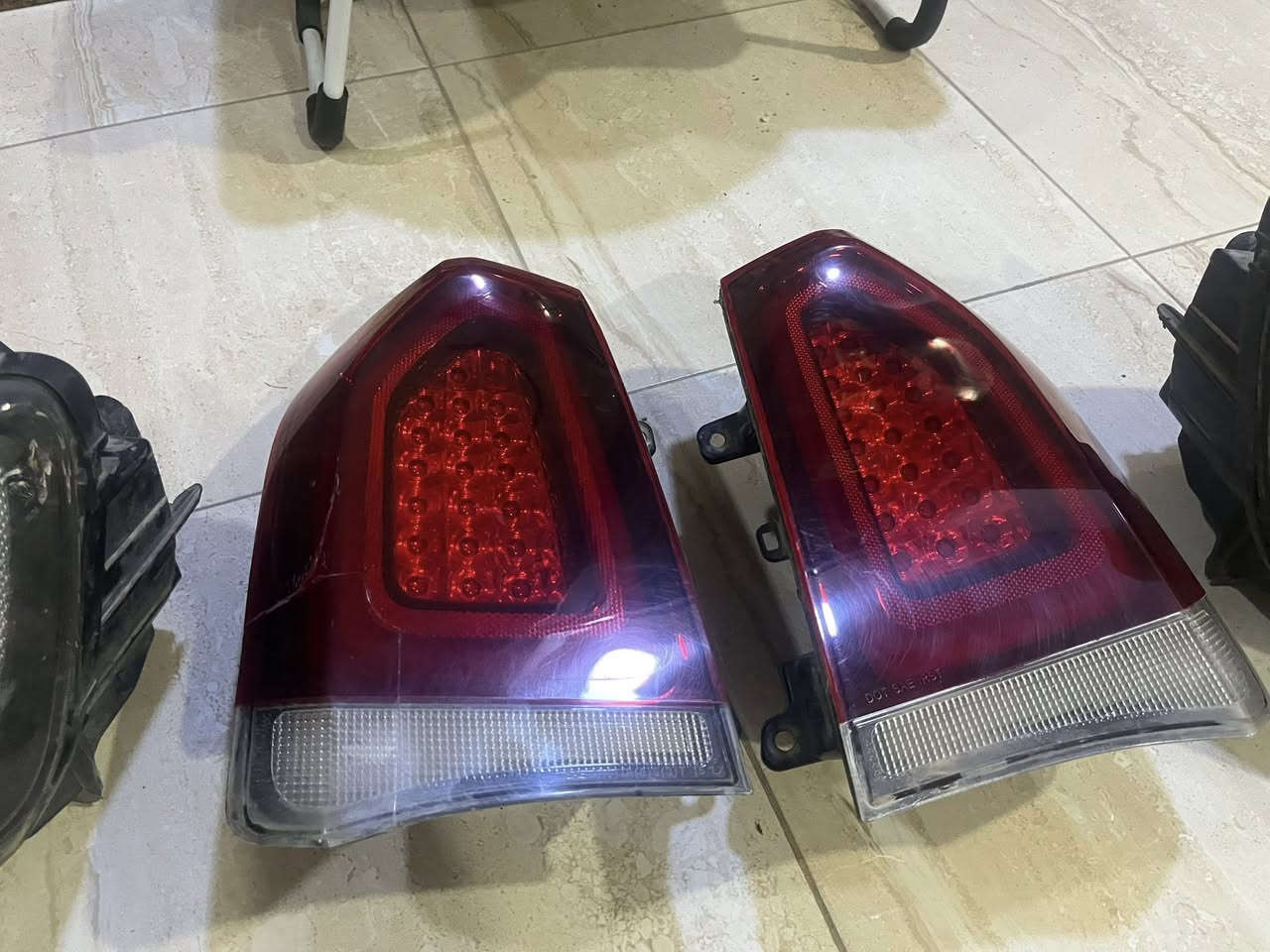 بلا لايت زوج حيل نضاف  كندي اصلي بس واحد بيه فطر وسويته 
لايت زوج مثل ما كدامك بالصورة 
وياهم هورنات زوج مال خط 
ابيع شلعه 210
مكاني موصل


**إذا كنت صاحب هذا الإعلان وتريد حذفه لأي سبب، رجاءا أرسل رسالة إلى الدعم الفني**