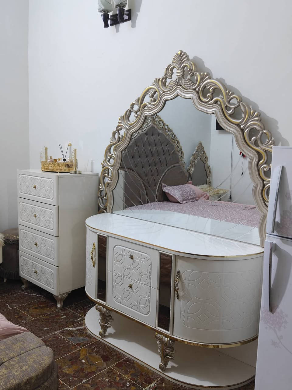 غرفة نوم ايطالي درجه اولى استعمله قليل 9قطع للاستفسار ***********
