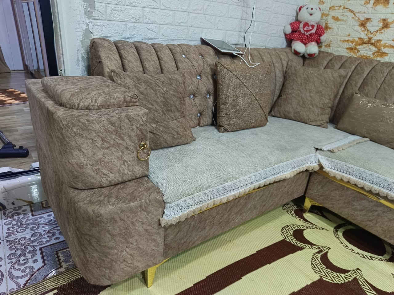 ديوان للبيع مكان كركوك ٥ أمتار  سعر ٢٢٥  مستخدم أقل سنه
بعده جديد  وبي مخزن بالضهر قطعه وحدة ***********
