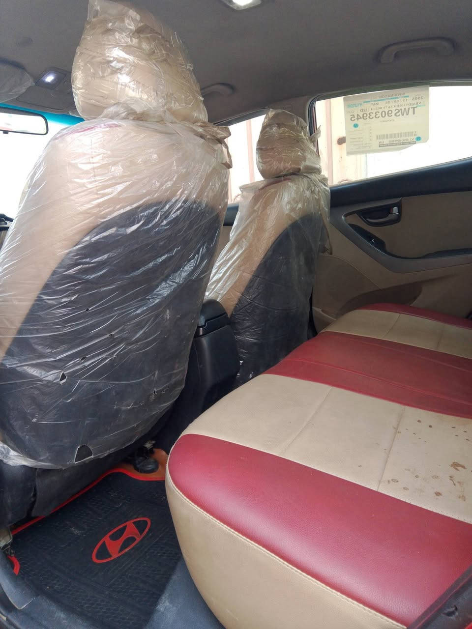 سلام عليكم عندي سيارة انترى موديل 2014 محدثه 2016 بيه باب وجاملغ هي ضربه من باب الزبون بيه طختين بتكمه جوه الدوسه خفيفة مرجعه على بارد مكفوله شاطئ لغد محرك رقم هاتف واتساب فقط *********** سعر سيارة 105
