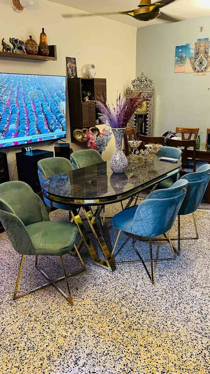 ميز طعام 370 شبه جديد تواصل ***********
