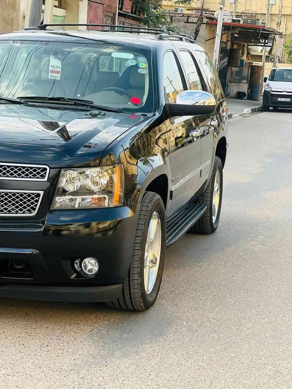 تاهو مديل 2012 LTZ خليجي 
شفروليه تاهو مديل 2012 رقم سليمانيه الدولي سنويه جديده تحويل او وكاله بسمنه السياره كفاله من كلشي
مكينه وكير مكفول بلادي عل وضع الشركه مامتعوبه
ماشيه 100km جاهزه كل نقص مابيه سياره نضيفه بمعنى الكلمه استخدام شخصي فول مواصفات واحد عله
للاستفسار اكثر اتصل عل رقم *********** مكاني بصره
