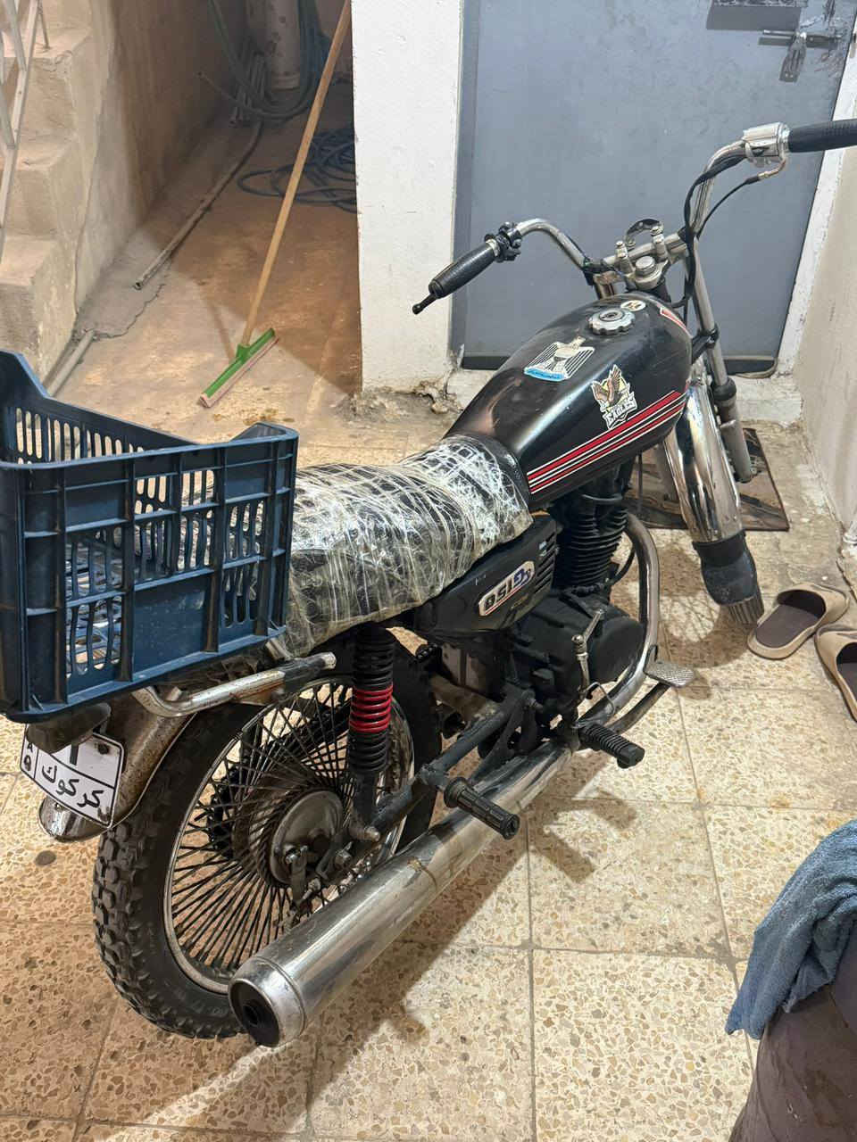 سلام عليكم ورحمه الله وبركاته دراجه ايراني نامي للبيع مابيه اي عيب فقط صرف قليل دراجه شغاله كامل مثل ما واضح بل صور  #السعر 175 وبيه مجال حك الجيه #او مراوس 
***********
