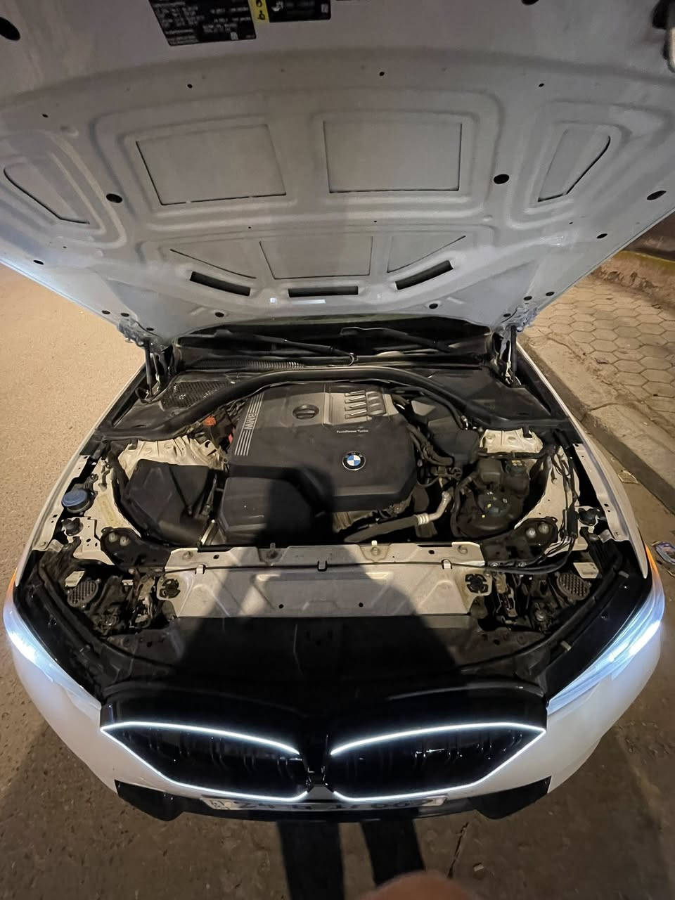 � الماركة / الموديل: BMW 330i
🔹 السنة: [22]
🔹 السعر المطلوب: [245] (قابل للتفاوض المعقول)
🔹 الممشى: [100,690 km] كم
🔹 نوع الوقود: بنزين
🔹 المحرك: 2.0 لتر تربو (أداء ممتاز واقتصاد جيد)
🔹 ناقل الحركة: أوتوماتيك
🔹 اللون الخارجي ابيض / الداخلي: [مشمشي]

✨ الحالة والمميزات:
✔️ السيارة بصيانة دورية منتظمة
✔️ حالة المحرك والجير ممتازة
✔️ بدون حوادث (أو اذكر إن كان هناك أي حادث بسيط)
✔️ جميع الخدمات والفحوصات متوفرة
✔️ [مثلاً: فتحة سقف / حساسات خلفية / كاميرا / شاشة / جلد / بلوتوث 
سيارة صفر مسج سياره رقم دهوك بسمي
الرقم ***********
