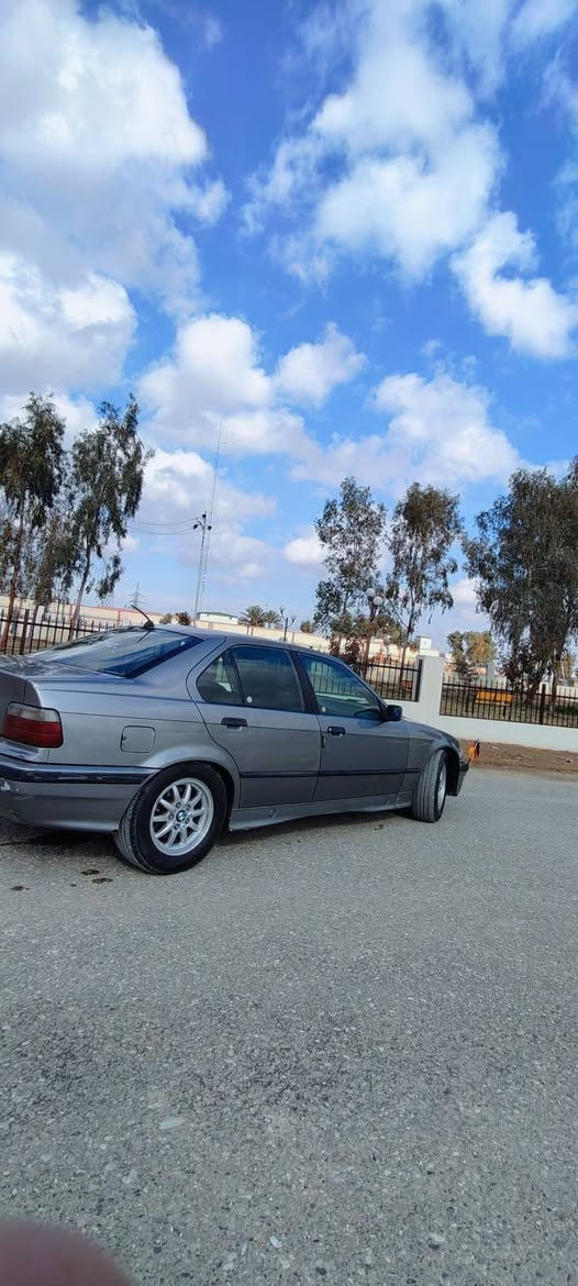 متاح بي ام للبيع
موديل 1991
حجم 318
رقم نينوى مجدد ال 2030
محرك شرط 4 سلندر اصليته 
رقم الهاتف ***********
