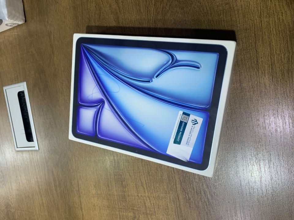 السلام عليكم ايباد 11 اير M2 
موديل 2024 ذاكره 128
بطاريه 90 مكفول شراي يتصل 
*********** توصيل موجود السعر 630

