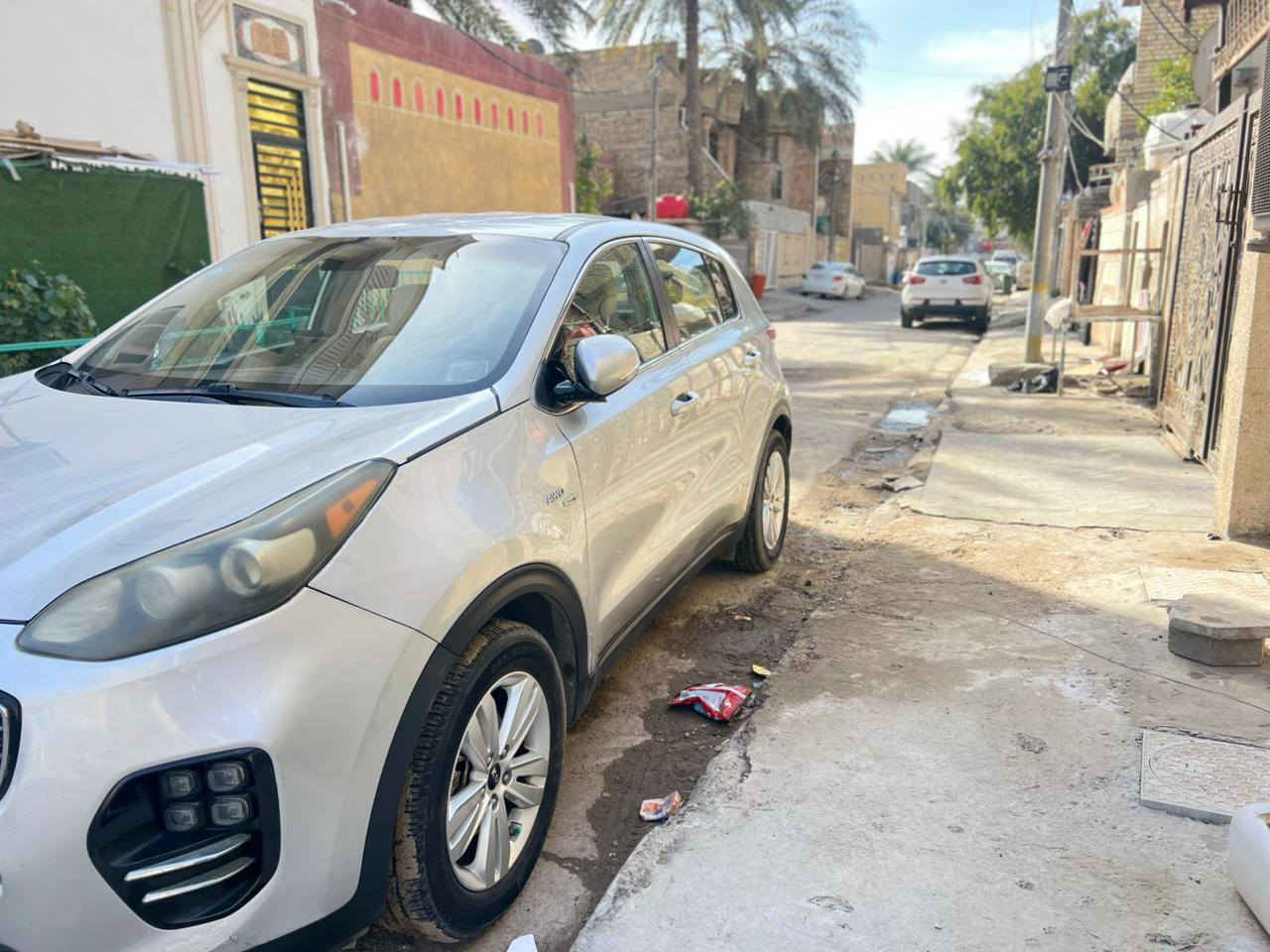 السلام عليكم
كيا سبورتج ٢٠١٩ وارد امريكي 
محرك GDI 2400 شرط بدون تنقيص دهن 
سيارة كامله والحمد لله سونارين بالصور 
بيه منظومة غاز نوعها زافولي راقية جدا 
تدفئه تبريد شغال 
سنويه ٢٠٣٠ جديده 
السعر 150 وبيه مجال 
للتواصل على الرقم *********** بي واتساب 
مكان بغداد حي الجوادين
