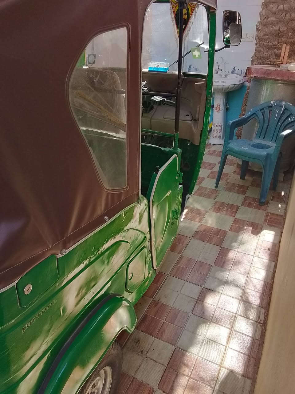 السلام عليكم تكتك للبيع موديل 21 سعر 7500مليون العنوان بعقوبه التحرير خلف مركز الشرطة هاتف ***********
