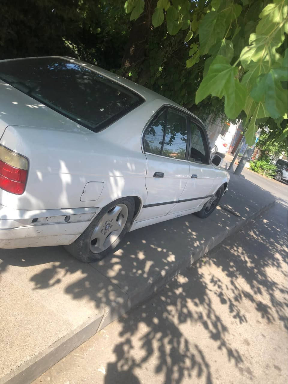 BMW مۆدیل 1991گئرو مەکینەی بەشەرت کارەبای مەزبوت مەکینەی520کەبس ڕەقەم سلئمانی سەنەوی بەسەرچوە تەحویلو خرامە بەشەرت سعری 38گەلا  جواب نامە نادەمەوە تەلەفونکەن *********** السليمانية, العراق
