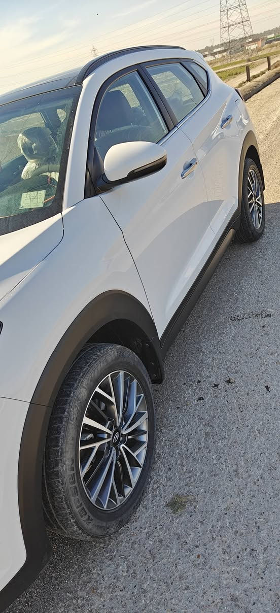 للبيع توسان 19 خليجي رقم بغداد مكفوله  سوناره بل منشورمحرك 2000دوش فول بنراما سعر 210 وبيه مجال مكان  السيارة بغداد
 ***********
