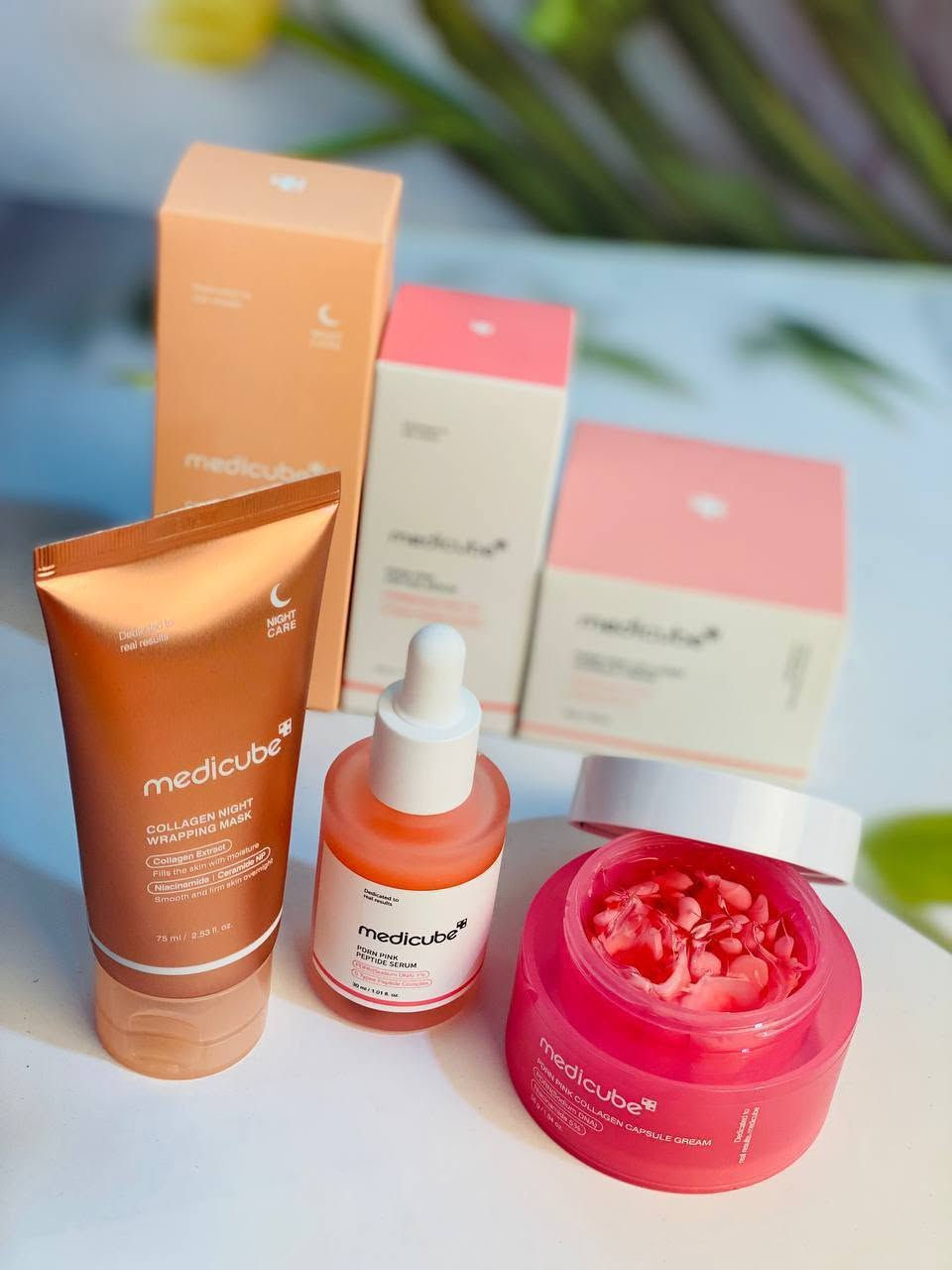 عرض العناية المتكامل من medicube 
إذا تبحثين عن بشرة صافية، مشدودة ومليانة حيوية 💖
هنا الحل الكامل مع مجموعة الكولاجين الأصلية من براند medicube الكوري 🇰🇷، المعروفة بتركيباتها المتطورة ونتائجها السريعة ✨

1️⃣ سيروم غني بالببتايد و الـ PDRN يساعد على تجديد البشرة من العمق ✨
يعمل على تحسين مرونة الجلد، تقليل الخطوط الدقيقة والتجاعيد، ويعطي نضارة صحية من أول استخدام 💧

2️⃣ مرطب قوي بكبسولات الكولاجين 💕
يغذي البشرة بعمق، يوحد اللون، ويمنح ترطيب يدوم طول اليوم مع ملمس ناعم ومشدود 😍

3⃣ماسك ليلي غني بالكولاجين 
يشتغل أثناء النوم على شد البشرة، تقليل التعب والإرهاق، ويخلي وجهج مشرق ومرتاح من الصبح 🌙💖
براند Medicube الكوري 🇰🇷
سعر العرض 27 الف 
🚘يوجد خدمة توصيل لجميع محافظات العراق ٤ الاف🚘


**إذا كنت صاحب هذا الإعلان وتريد حذفه لأي سبب، رجاءا أرسل رسالة إلى الدعم الفني**