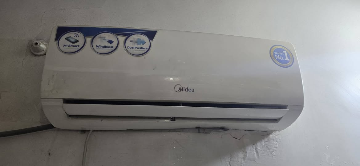 مكيف ميديه طنين وسلبت ميديه طن  مكاني بغداد لبيع ***********
