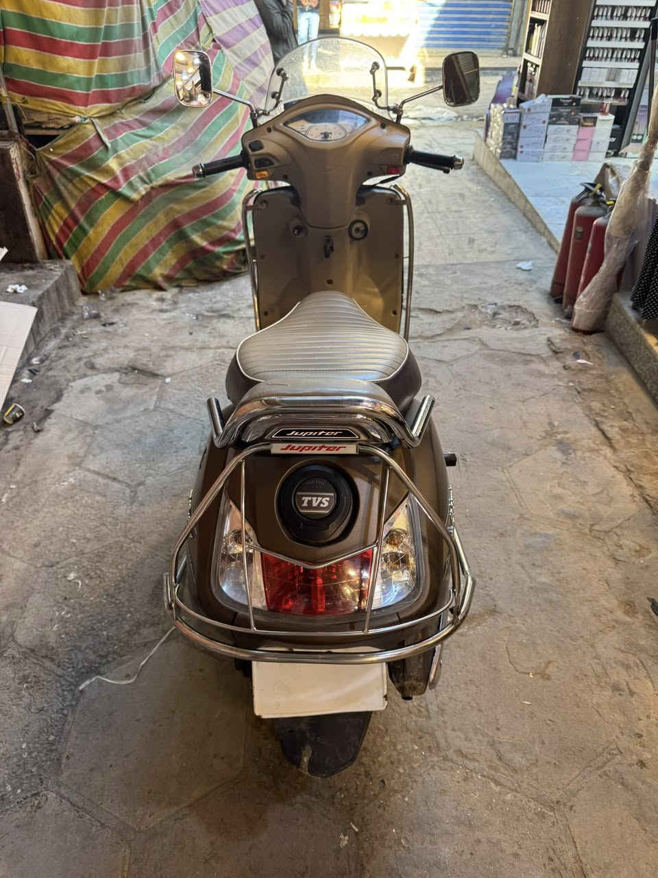 السلام عليكم 
دراجه هندي tvs جوبتير كلاسك 
دراجه راقيه بمعنئ الكلمه 
سبب البيع ماعندي مكان الها  بالبيت 
شغاله وماناقصها كلشي 
مكاني البصره العشار 
***********
