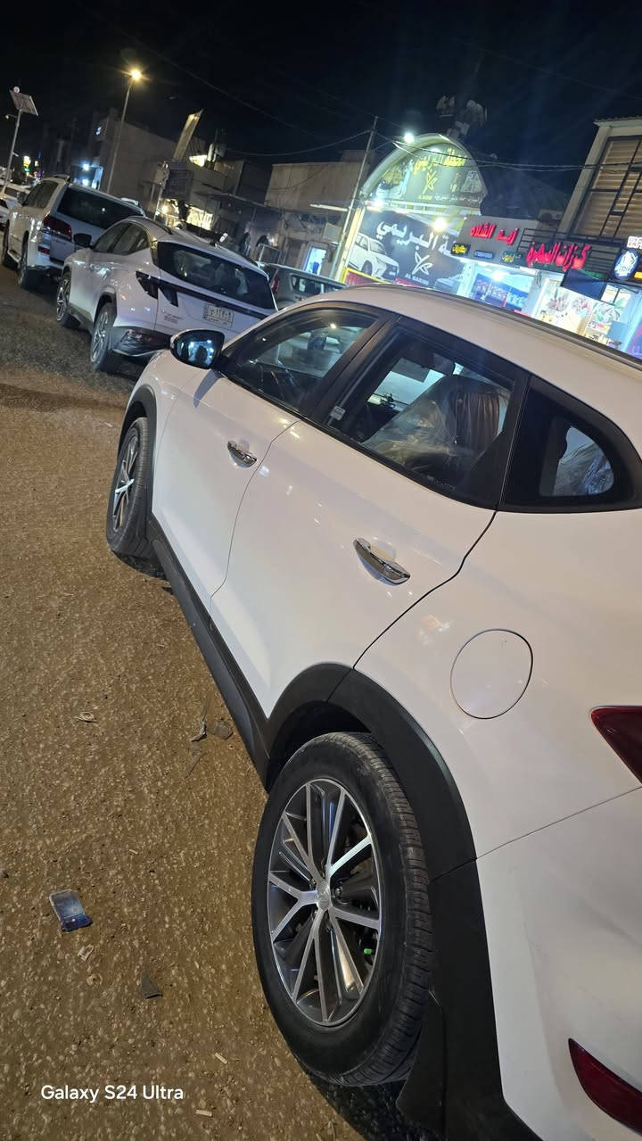 السلام عليكم توسان موديل 2017 خليجي   مكفول كفاله عامه كير ومكينه وحداديه جديده رقم اربيل تريد  وكاله تريد مدور  حساسات مري شفط مكان السياره حله السعر 182 وبيه مجال قليل ***********.  ***********
